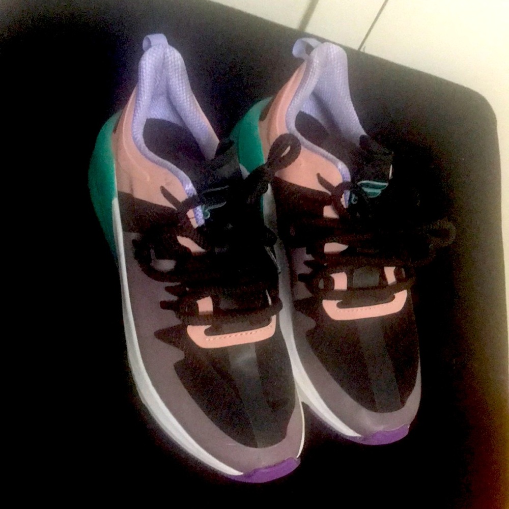 Fabletics Palms Performance Sneakers Sz 6 EUC